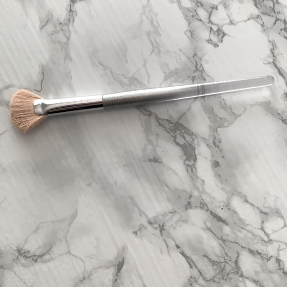 Jaclyn Cosmetics highlight brush - Picture 2 of 4
